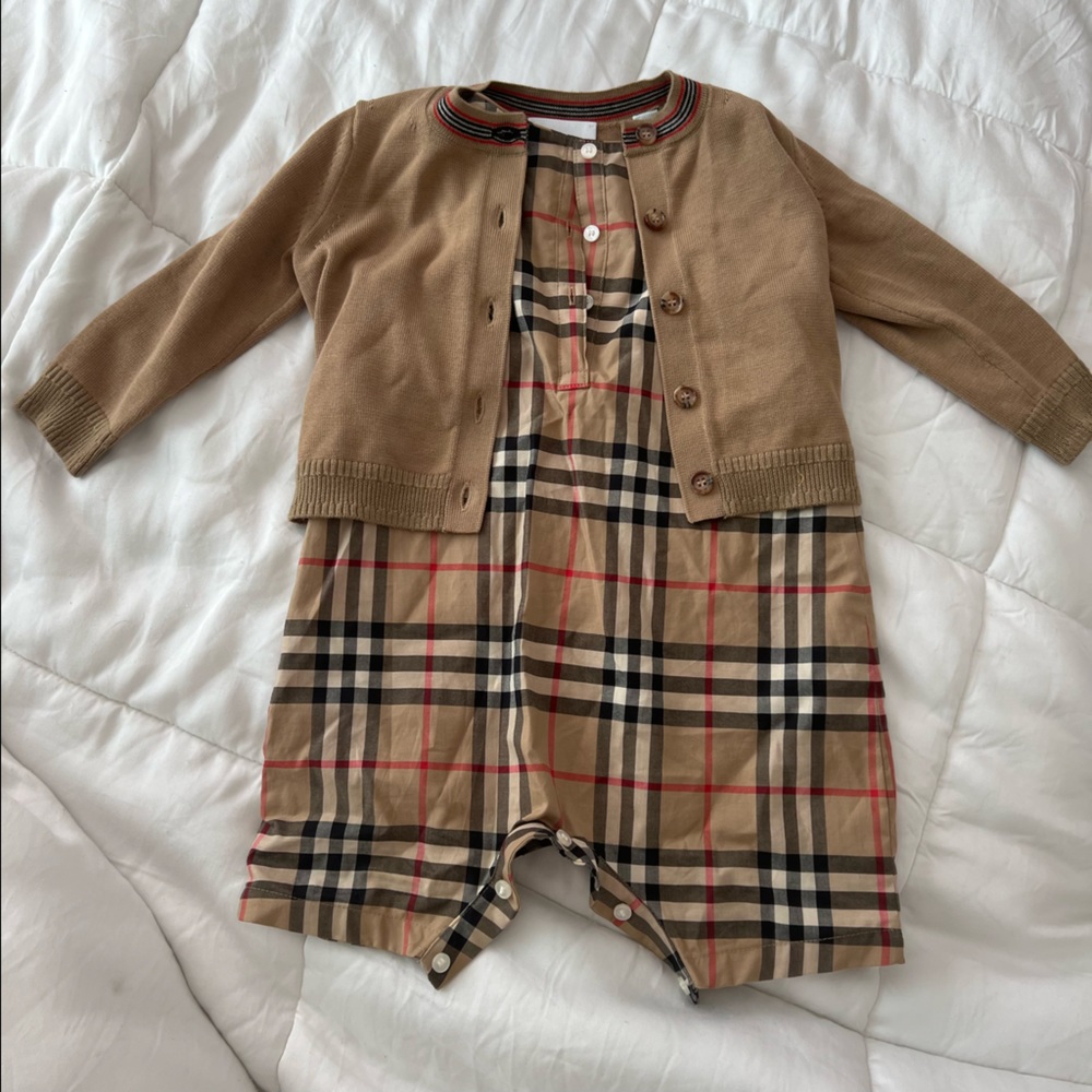 Burberry baby onsie with sweater